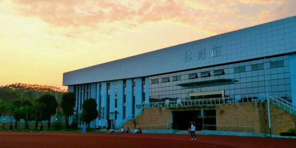南宁师范大学体育与健康学院位于广西壮族自治区首府南宁市.