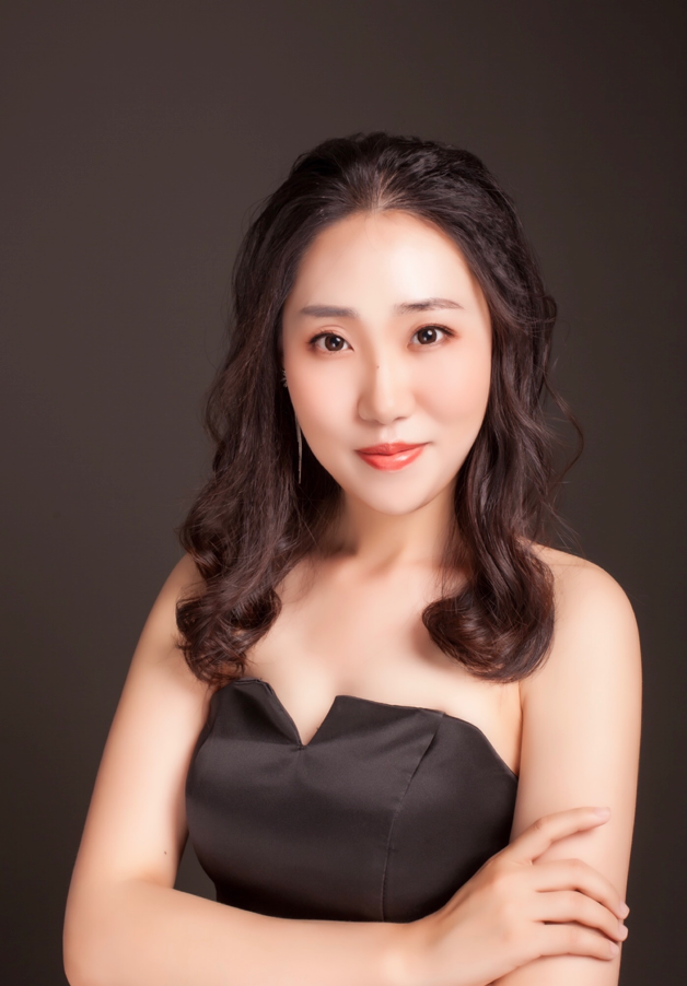 赵悦广州歌剧学会会员,现任广东技术师范大学音乐学院青年声乐教师.