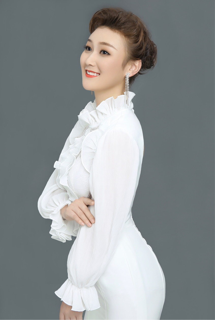 杨娜广州歌剧学会会员,广东省声乐协会会员曾获第六届全国?