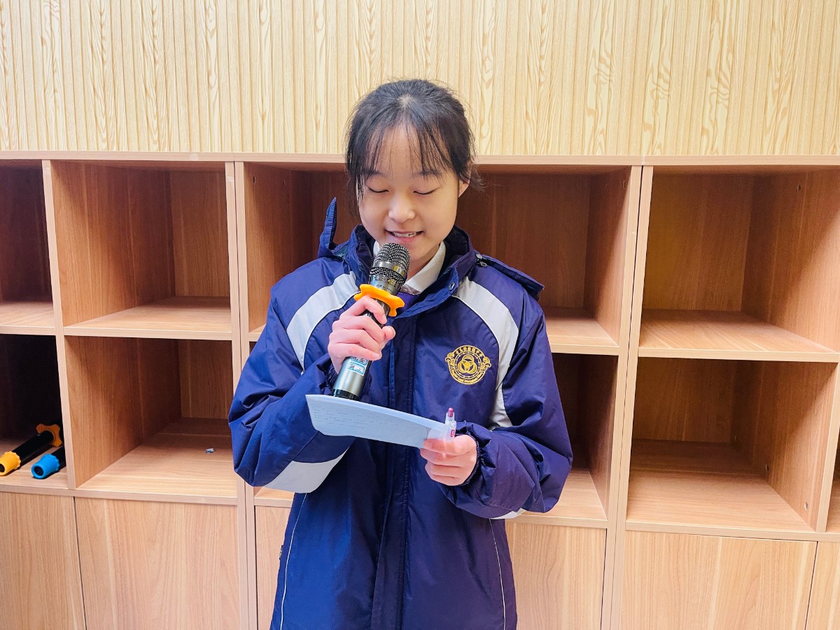 学生代表发言1.jpg 学生代表发言1.jpg