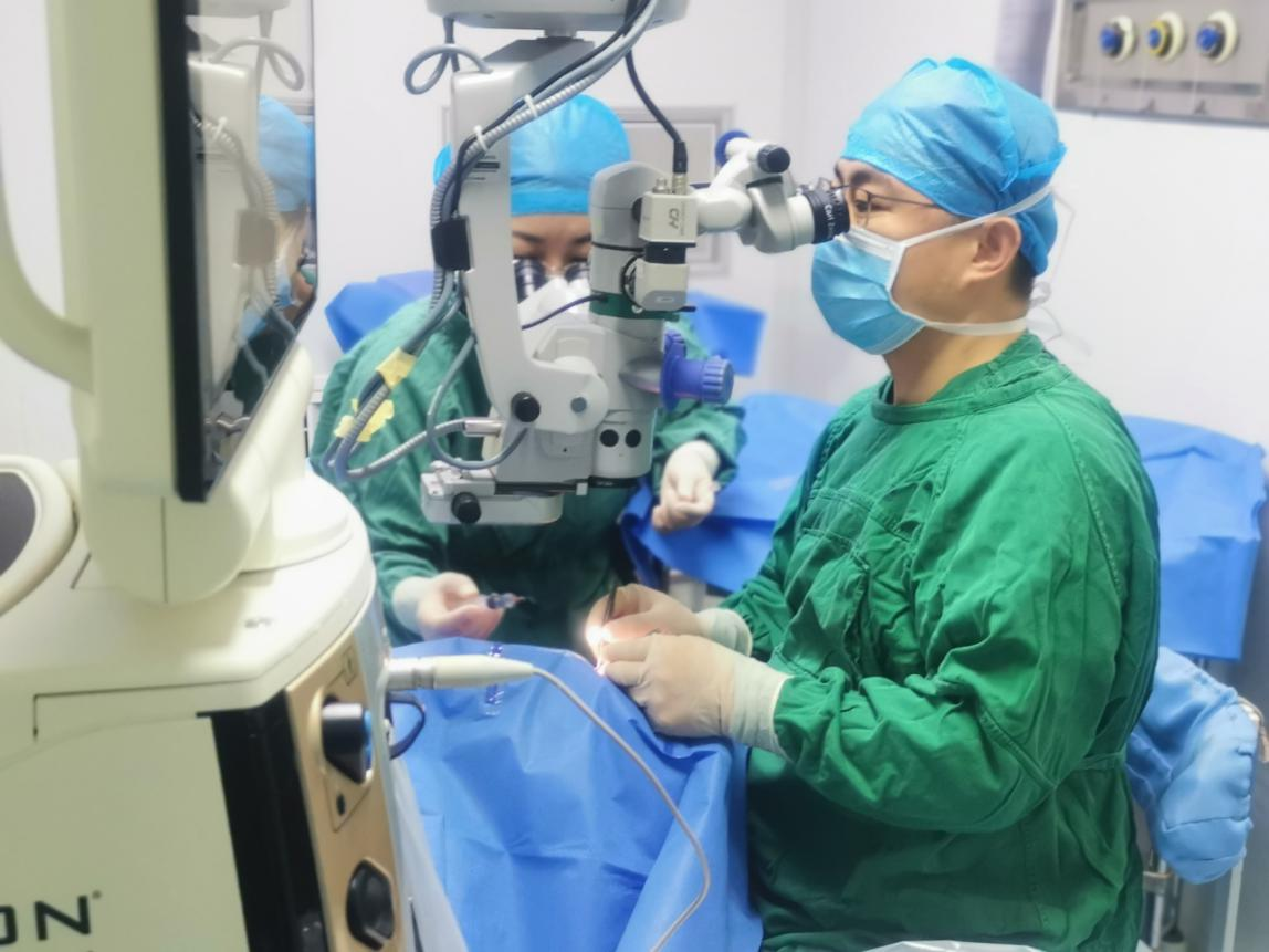 青岛华厦成功开展新一代三焦点人工晶体手术 助力六旬老人轻松重获年轻视力 青岛华厦成功开展新一代三焦点人工晶体手术 助力六旬老人轻松重获年轻视力