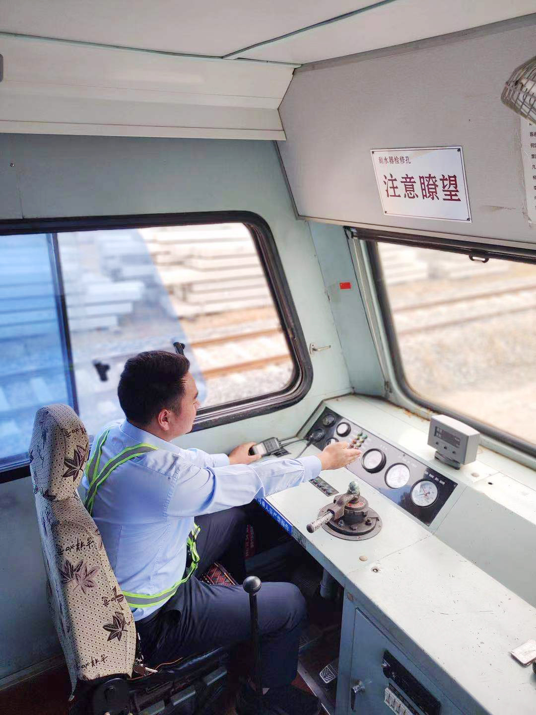 【ta说】梅明:我在荆沙铁路开火车