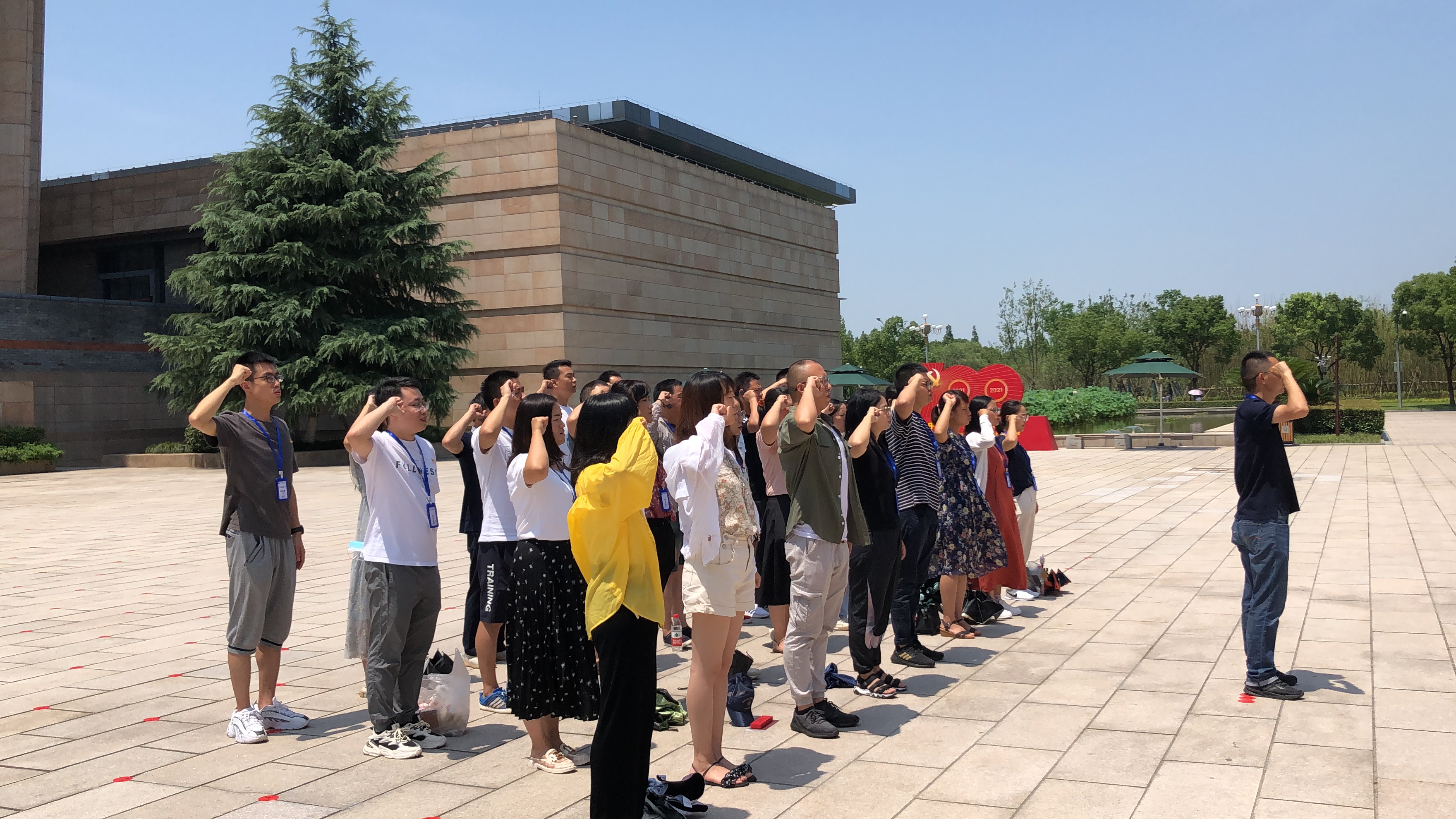 学员在南湖革命纪念馆重温入党誓词.JPG