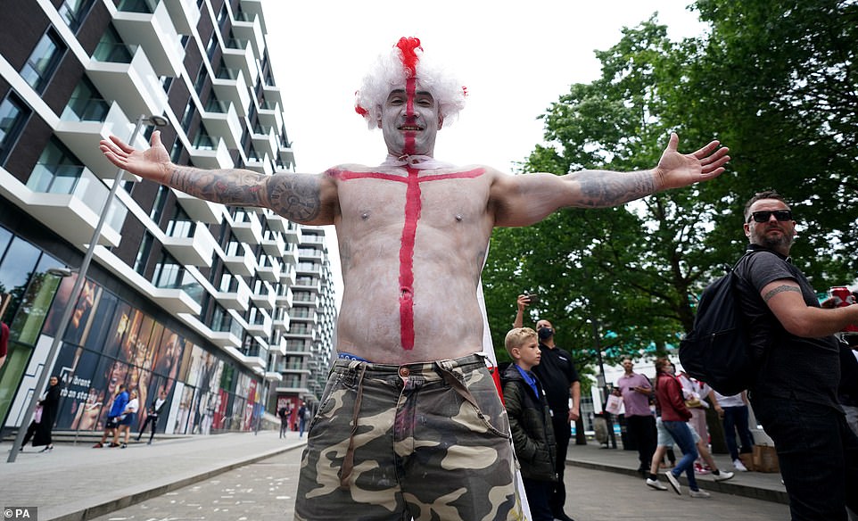 44818821-9737841-This_England_supporter_looks_ready_for_the_blockbuster_Euro_2020-a-42_1624986409347.jpg