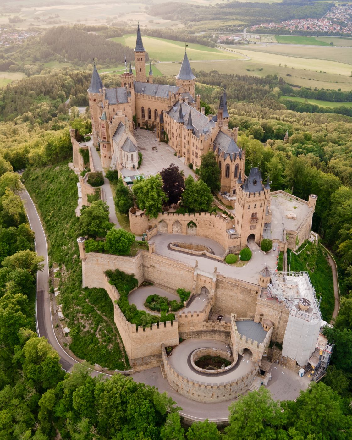 hohenzollern-castle-germany_l.jpeg