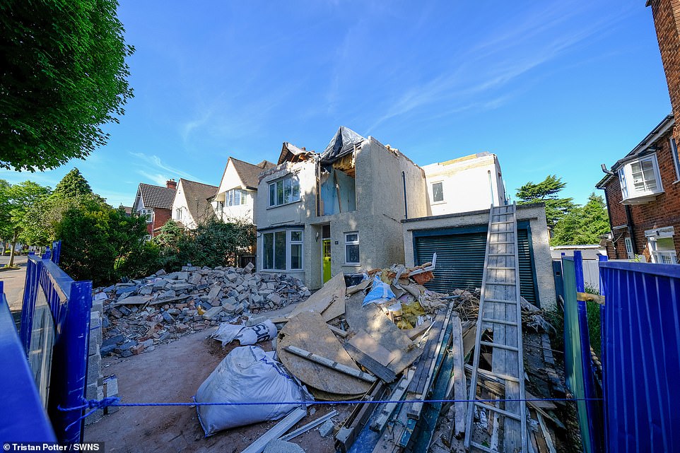 43968783-9663231-A_view_of_the_destroyed_property_on_Guilford_Road_With_debris_fr-a-11_1623221858086.jpg