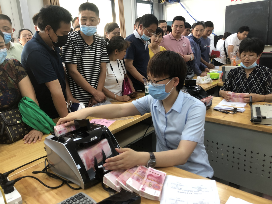 “移动银行”进学校 “代收学费”暖人心丨宿迁建行营业部抓好学费代收工作