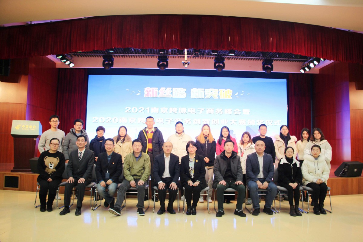 合影_副本.jpg 合影_副本.jpg