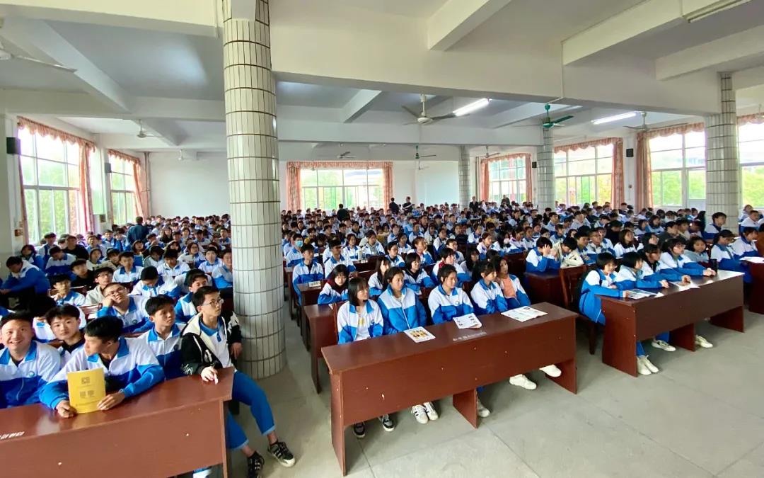 坭陂中学举办"高中学生生涯规划知识讲座" - 梅州市兴宁市坭陂中学