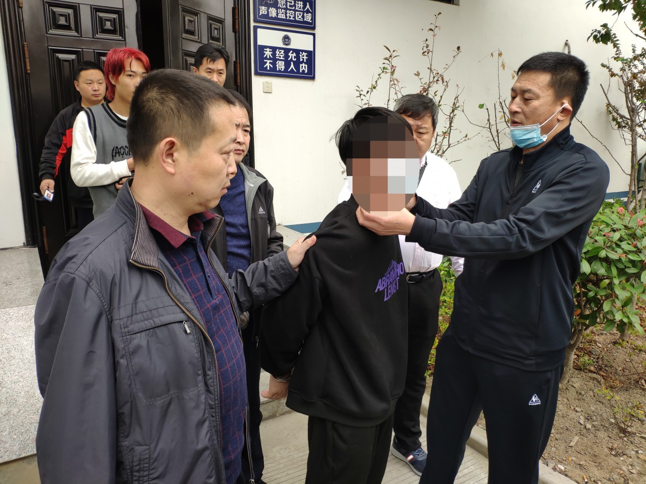 山东淄博多名大学生被骗警方千里追踪抓获网络诈骗嫌疑人