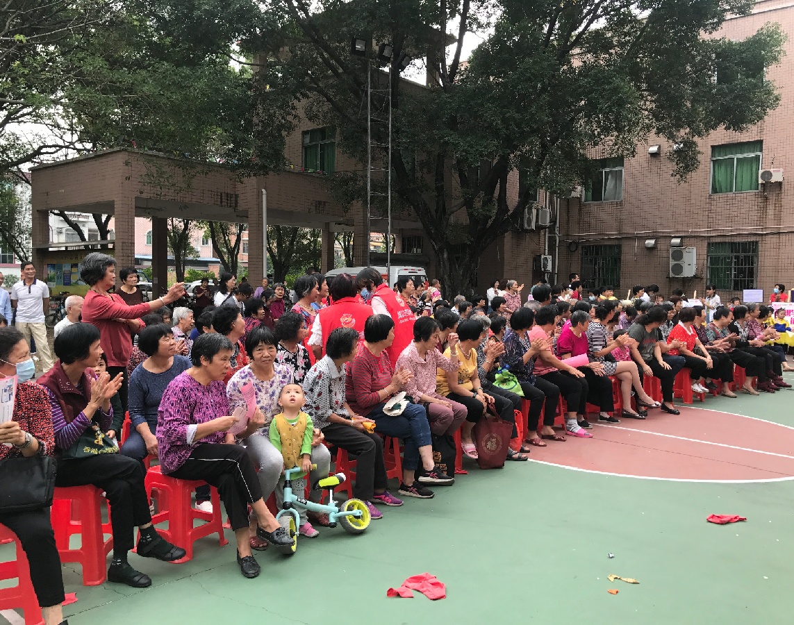 摄图网_400703817_遛狗(非企业商用).png