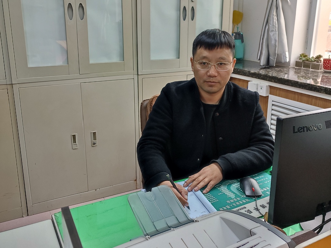 "黄真栋- 用爱岗敬业精神谱写党员教师教育教学新时尚——党员故事之黄真栋老师