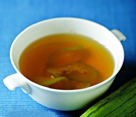 丝瓜240g,茶叶适量,二者共煮取汤,代茶饮
