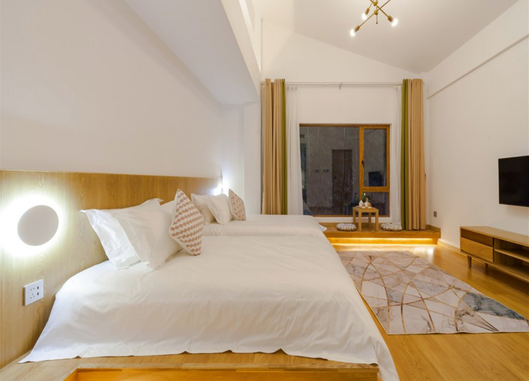 月光宝盒游戏机,台球桌等各种免费66号民宿厦门民宿大床房的照片图片